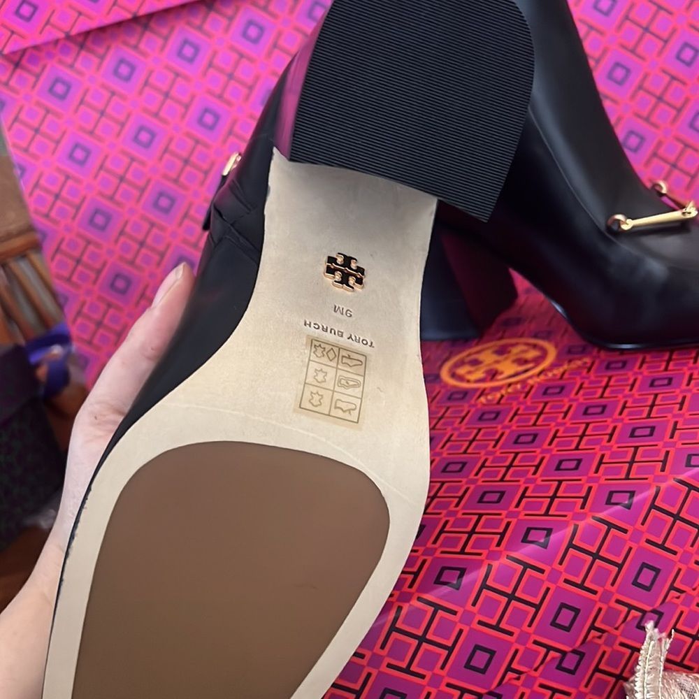 Tory Burch ankle bootie in perfect black - Picture 5 of 12